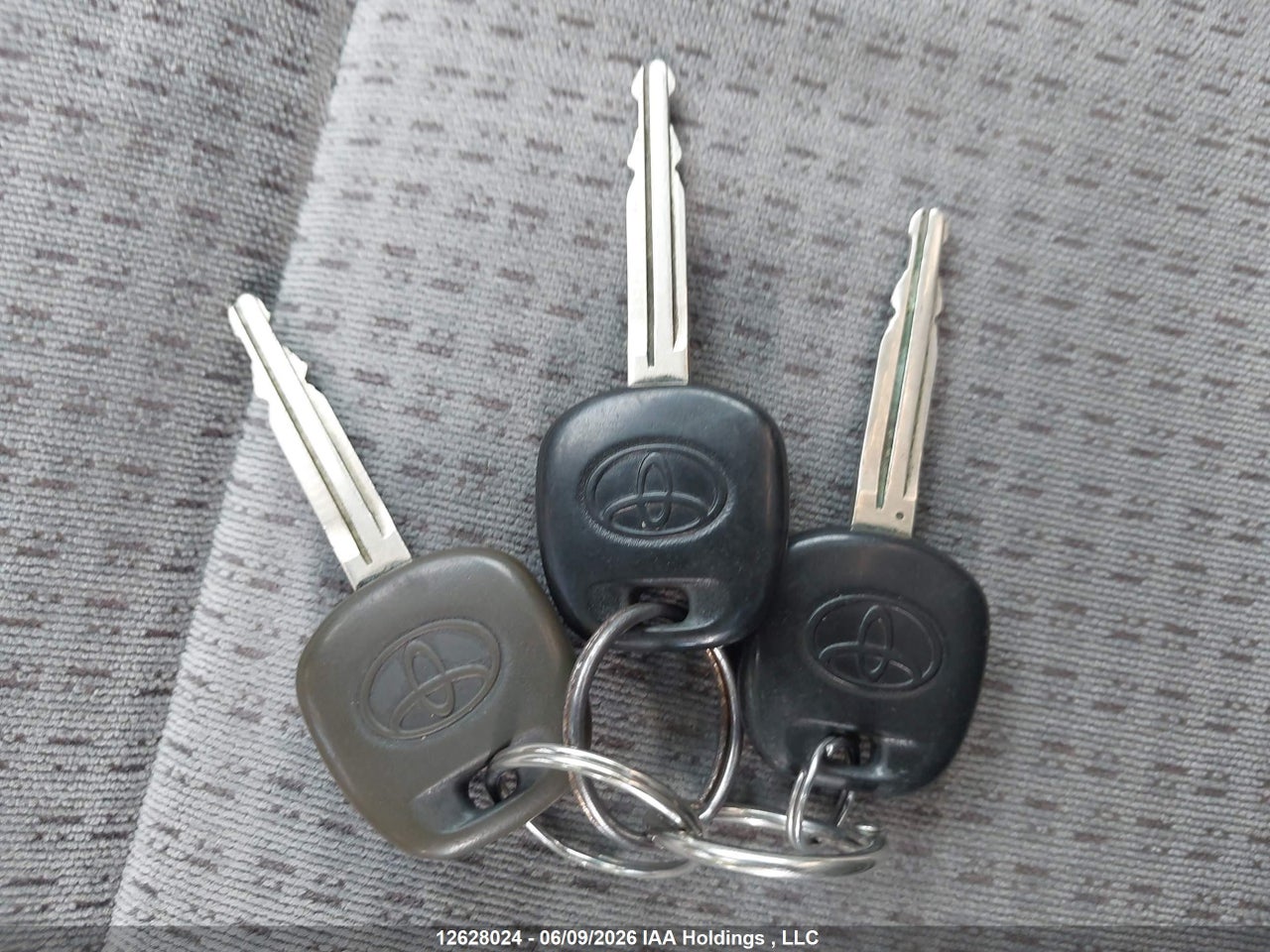2T1BR32E15C902453 · 2005 TOYOTA COROLLA CE/LE/S · 11/12