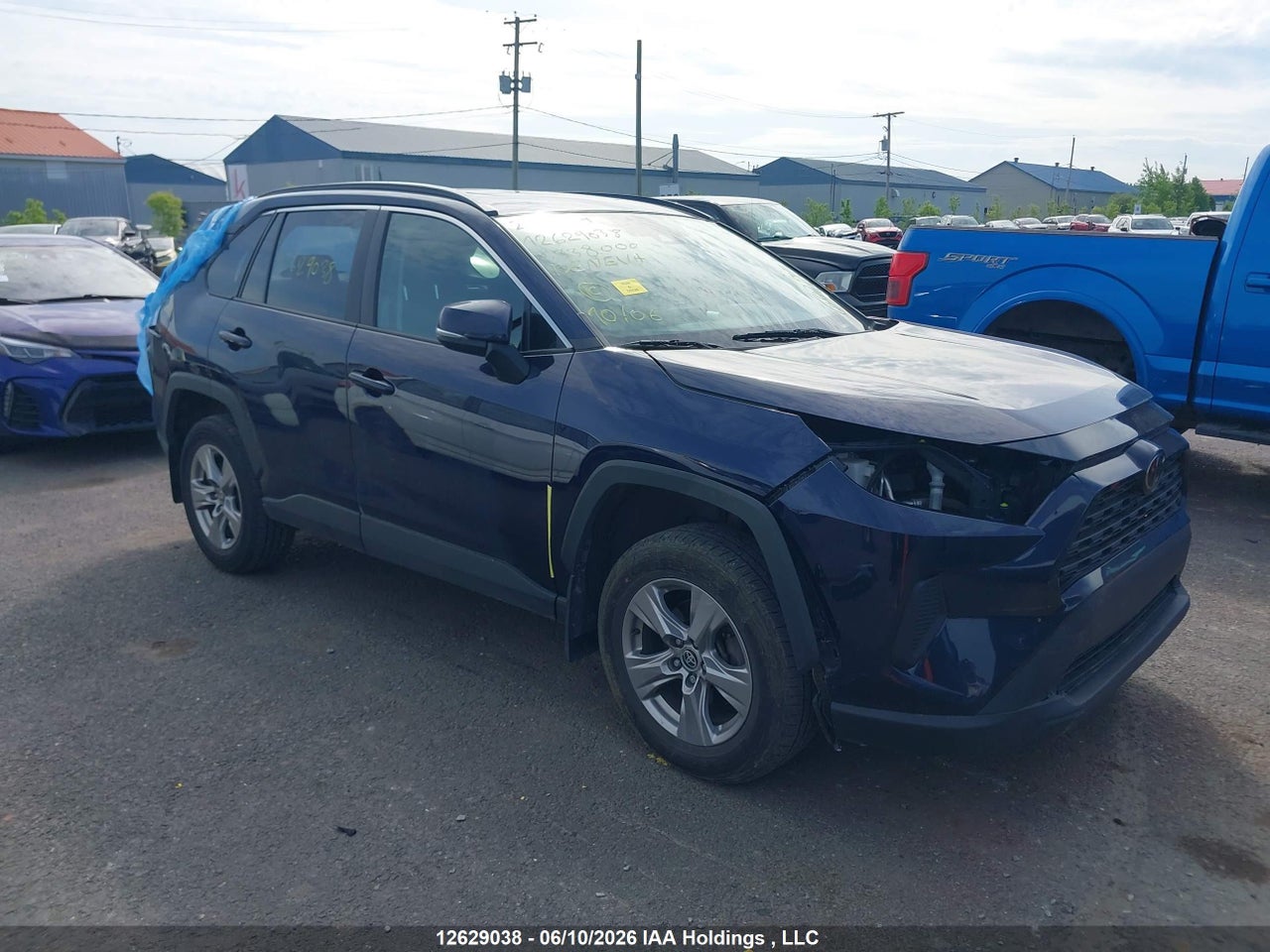 2023 TOYOTA RAV4 XLE thumbnail 2