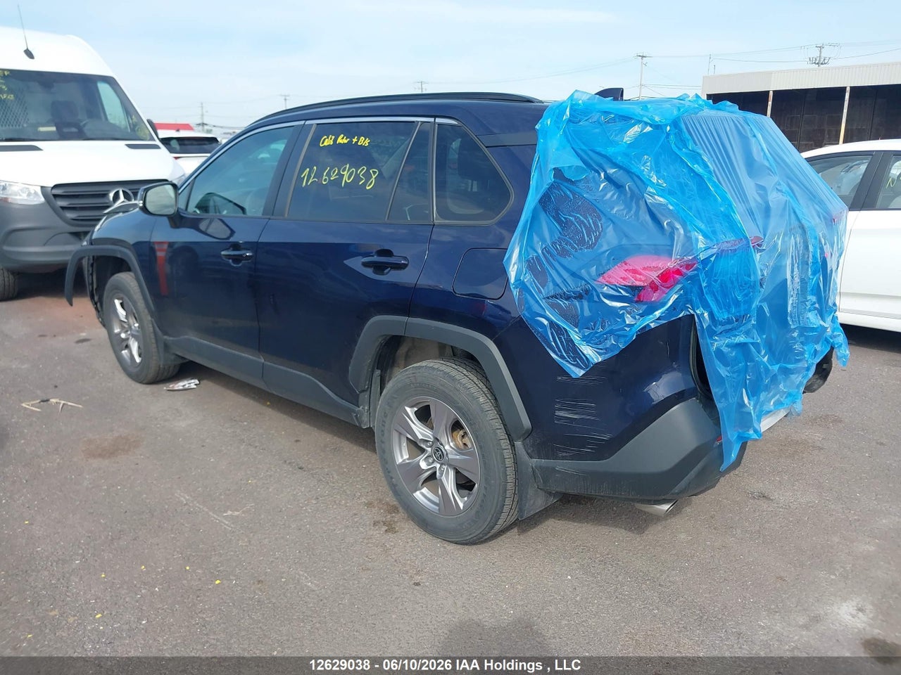 2023 TOYOTA RAV4 XLE thumbnail 4