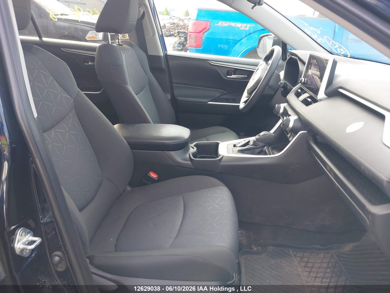 2023 TOYOTA RAV4 XLE thumbnail 6