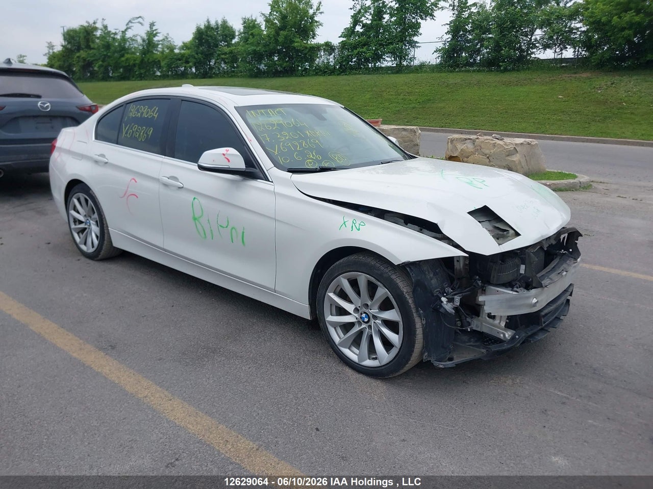 2017 BMW 320I XDRIVE thumbnail 2