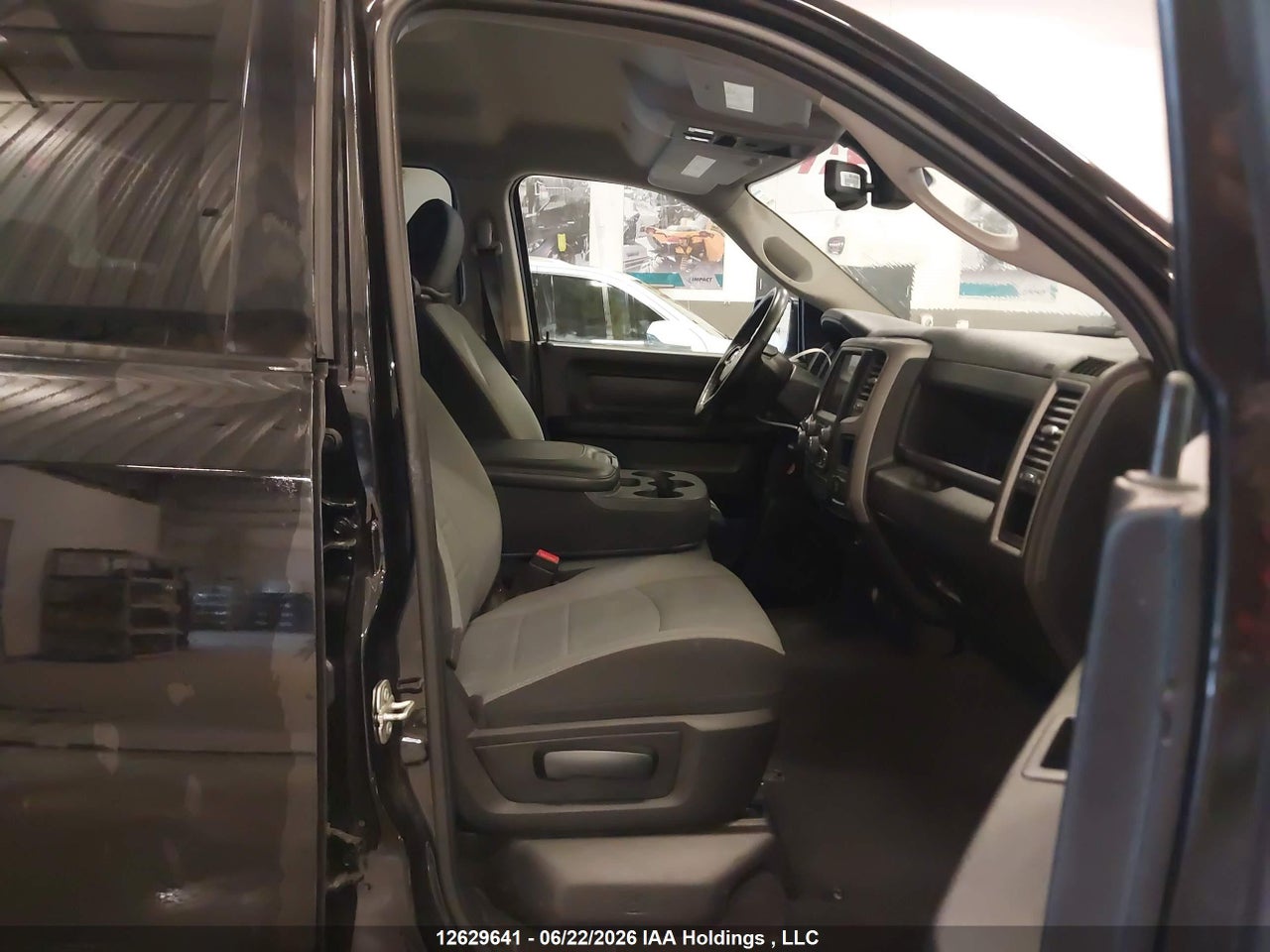 2023 RAM 1500 CLASSIC TRADESMAN thumbnail 6
