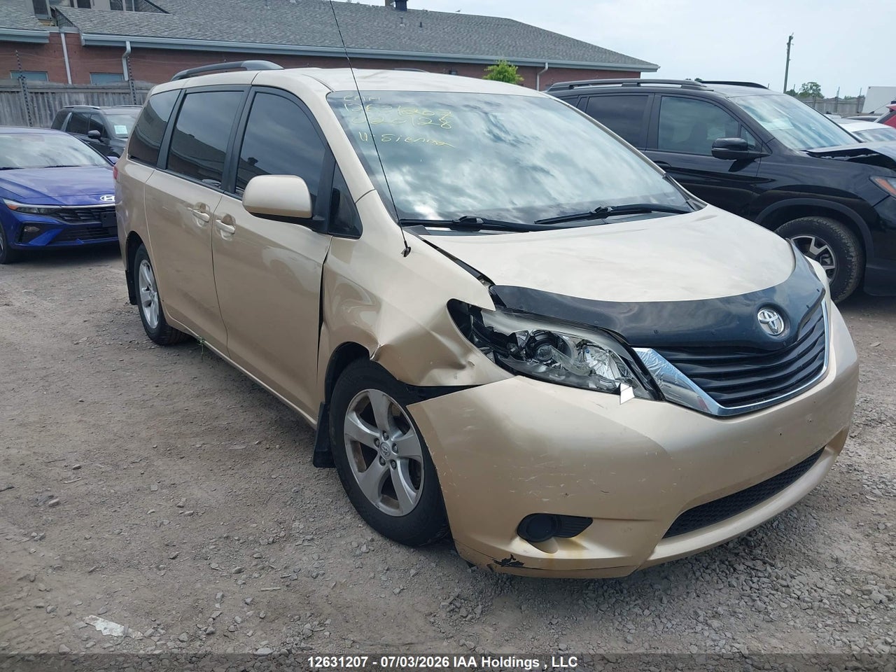 2011 TOYOTA SIENNA LE 8 PASSENGER thumbnail 2