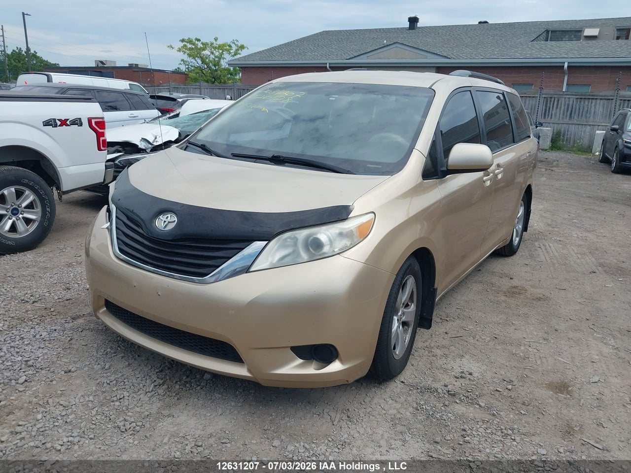 2011 TOYOTA SIENNA LE 8 PASSENGER thumbnail 3
