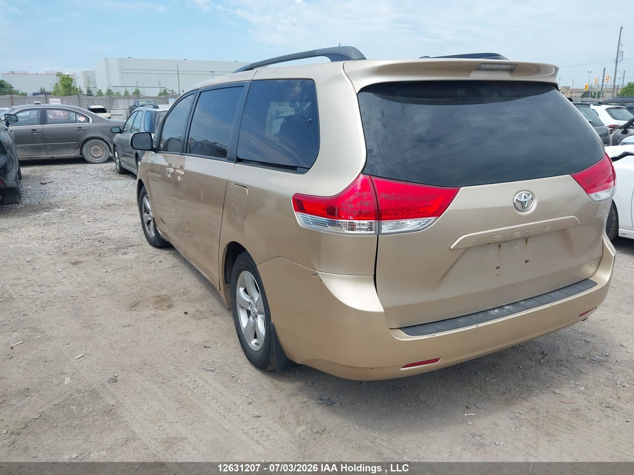 2011 TOYOTA SIENNA LE 8 PASSENGER thumbnail 4