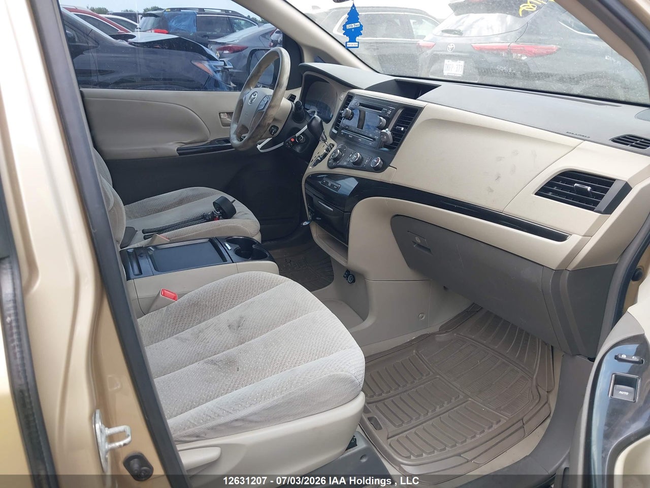 2011 TOYOTA SIENNA LE 8 PASSENGER thumbnail 6