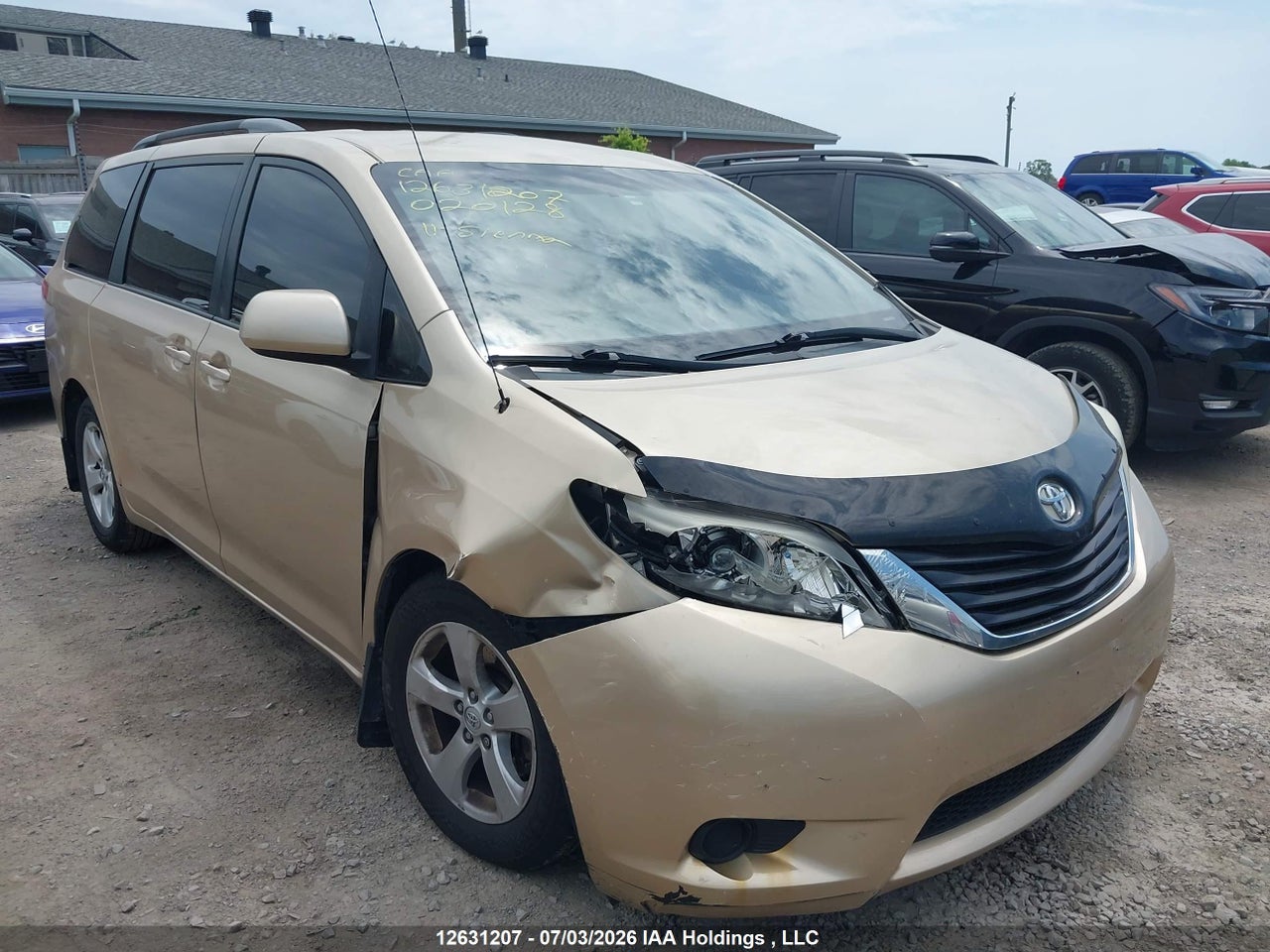 2011 TOYOTA SIENNA LE 8 PASSENGER thumbnail 7