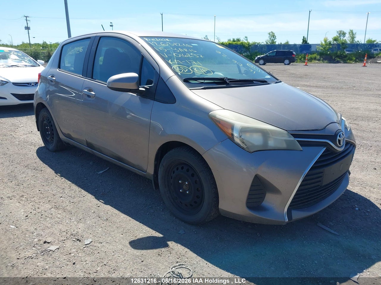 2015 TOYOTA YARIS thumbnail 2