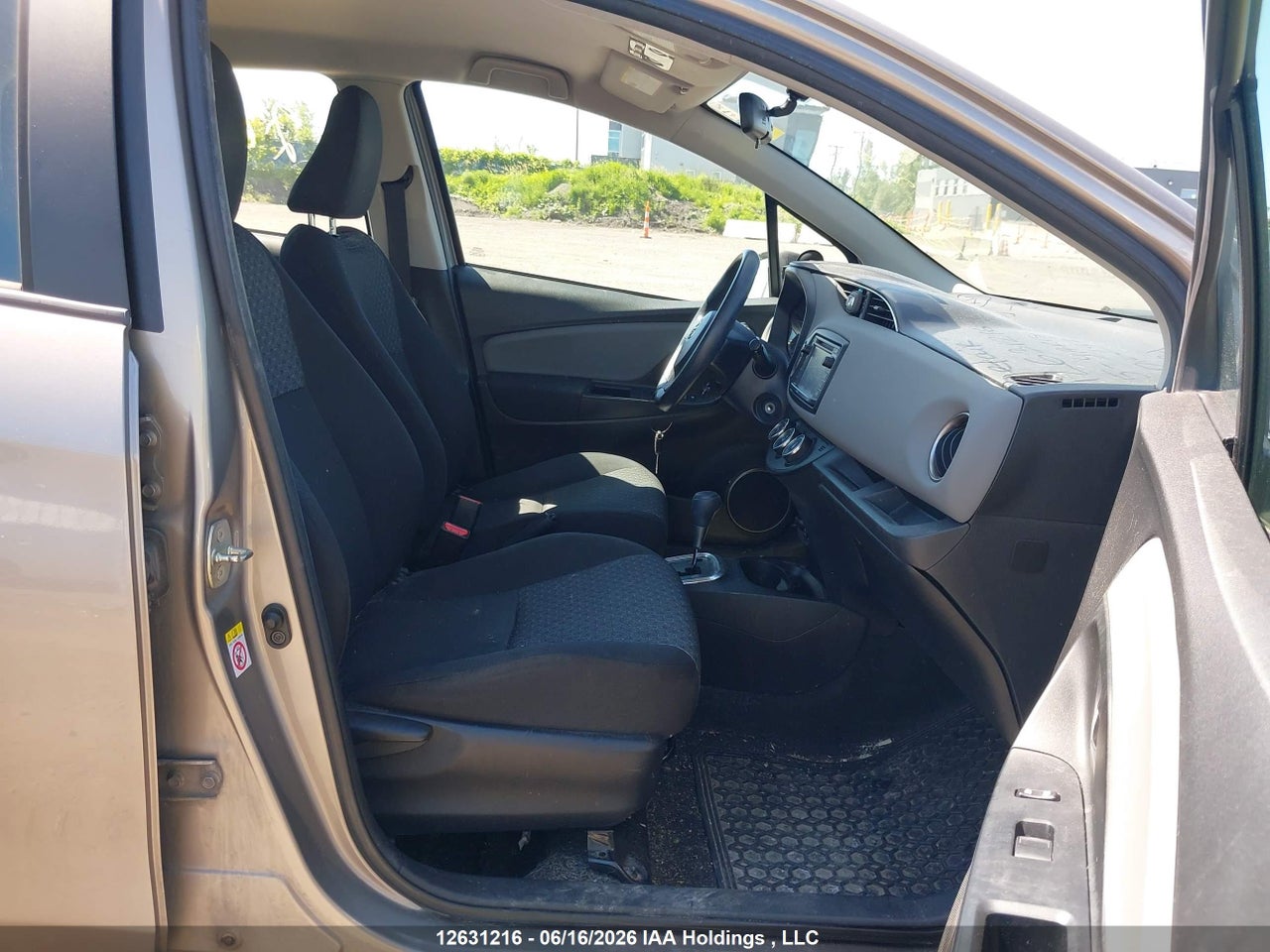 2015 TOYOTA YARIS thumbnail 6