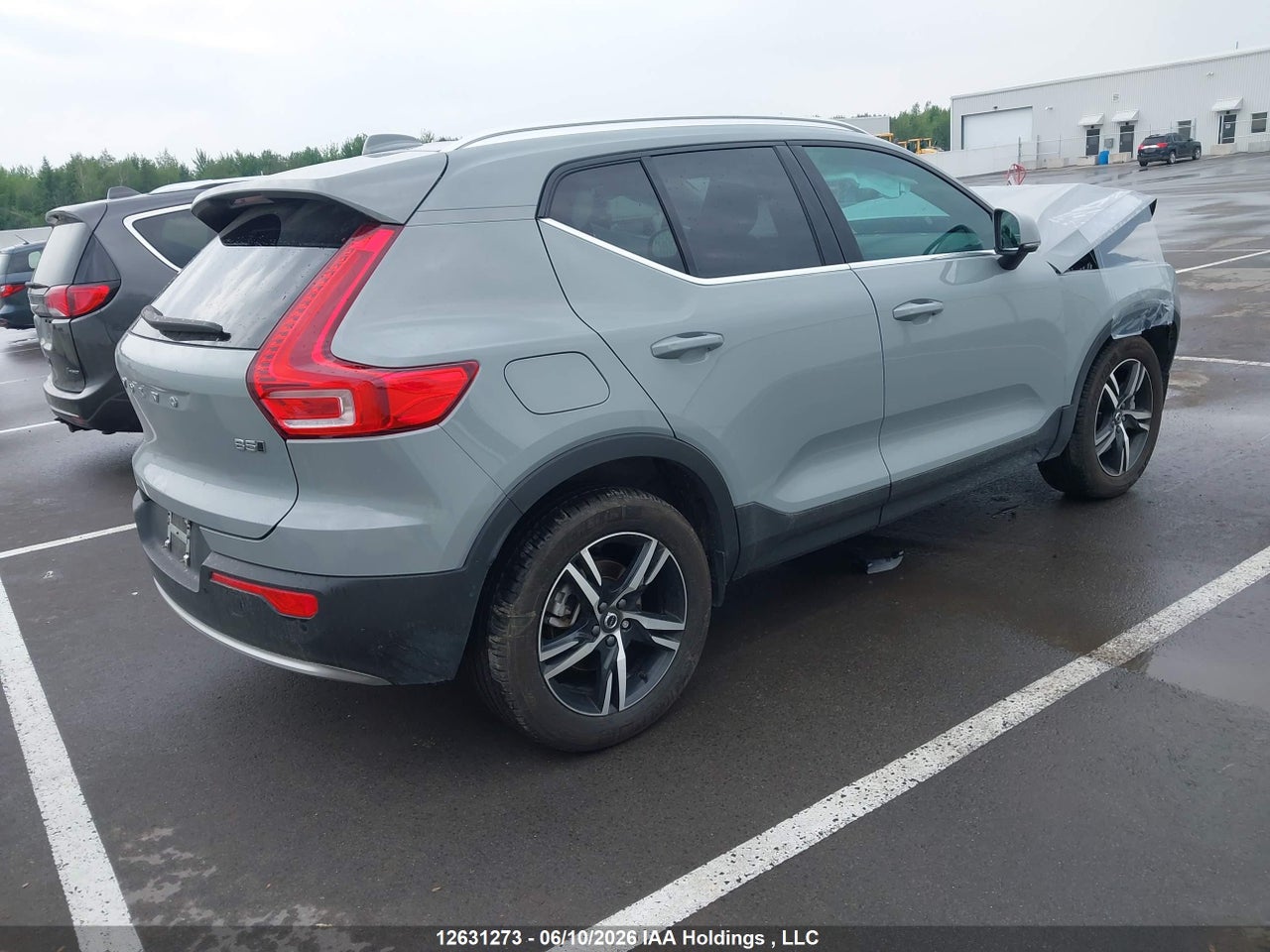 2025 VOLVO XC40 thumbnail 5