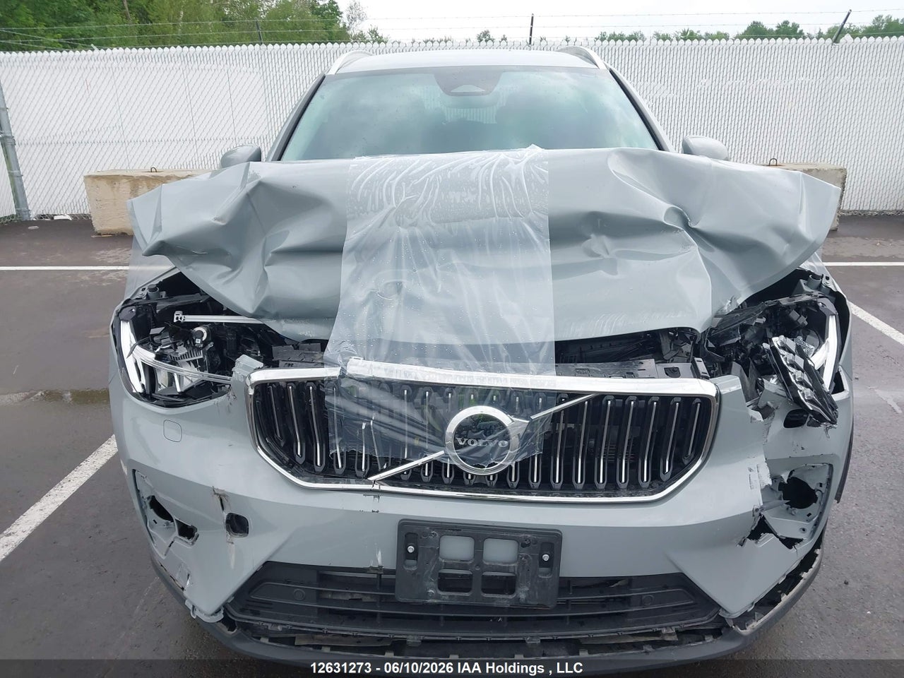 2025 VOLVO XC40 thumbnail 7