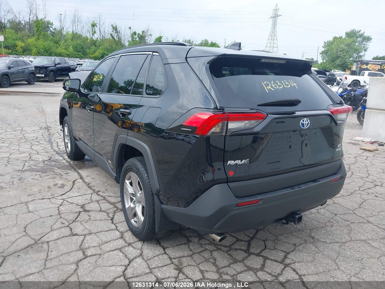 2023 TOYOTA RAV4 HYBRID LE thumbnail 4