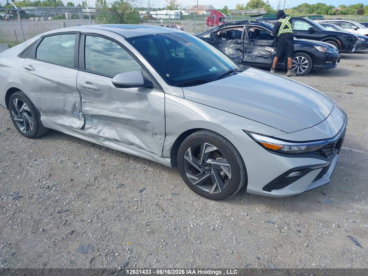 2025 HYUNDAI ELANTRA PREFERRED WITH TECH PACKAGE thumbnail 2