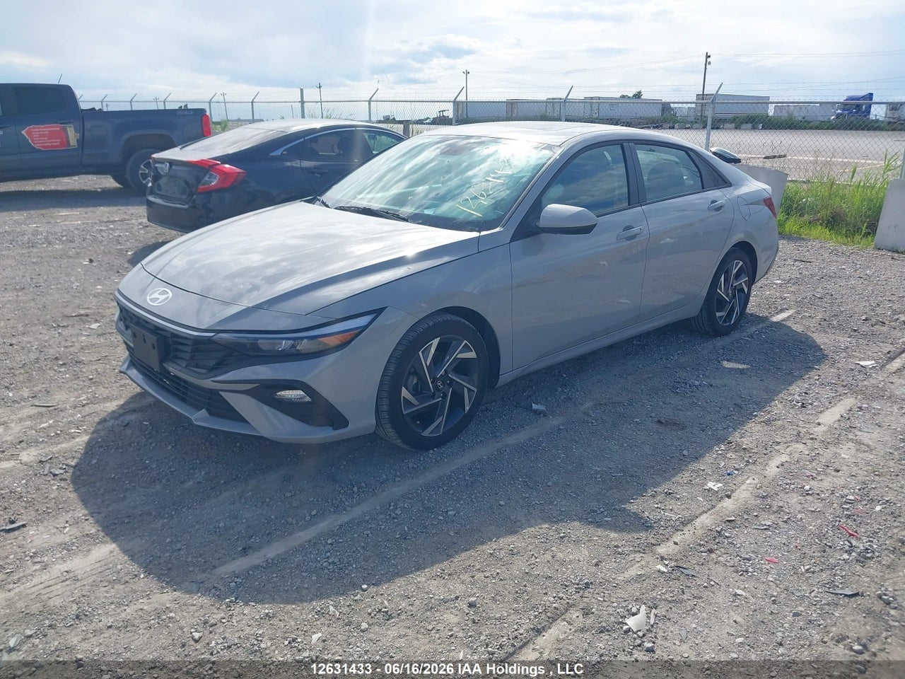 2025 HYUNDAI ELANTRA PREFERRED WITH TECH PACKAGE thumbnail 3