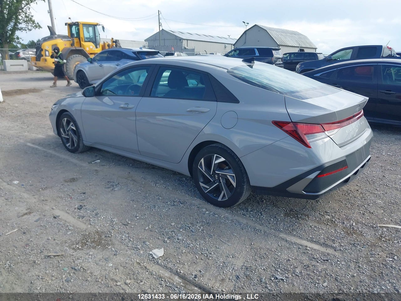 2025 HYUNDAI ELANTRA PREFERRED WITH TECH PACKAGE thumbnail 4