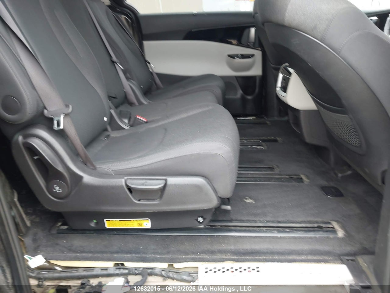 2024 KIA CARNIVAL LX thumbnail 9