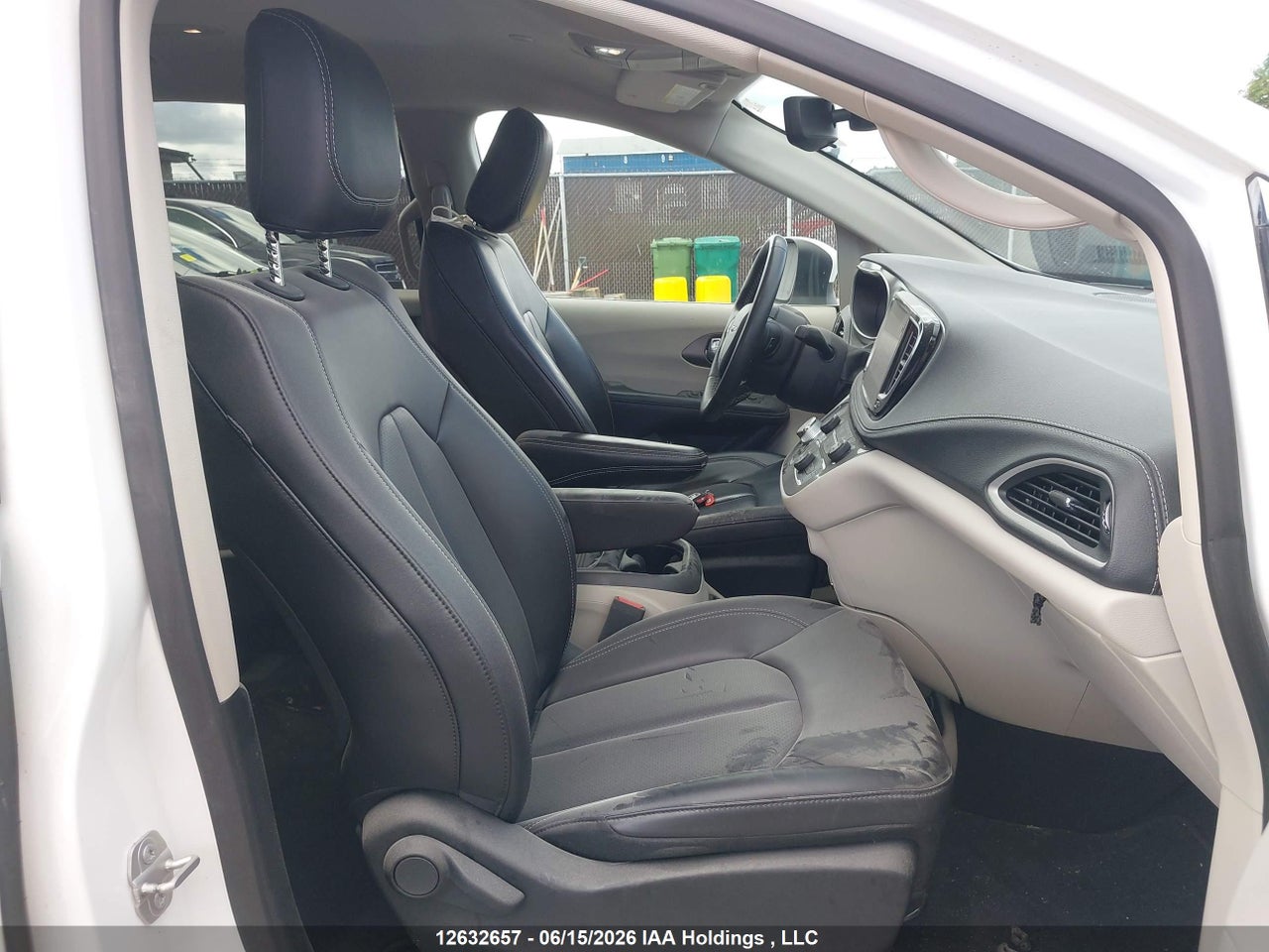2023 CHRYSLER PACIFICA HYBRID TOURING L thumbnail 6