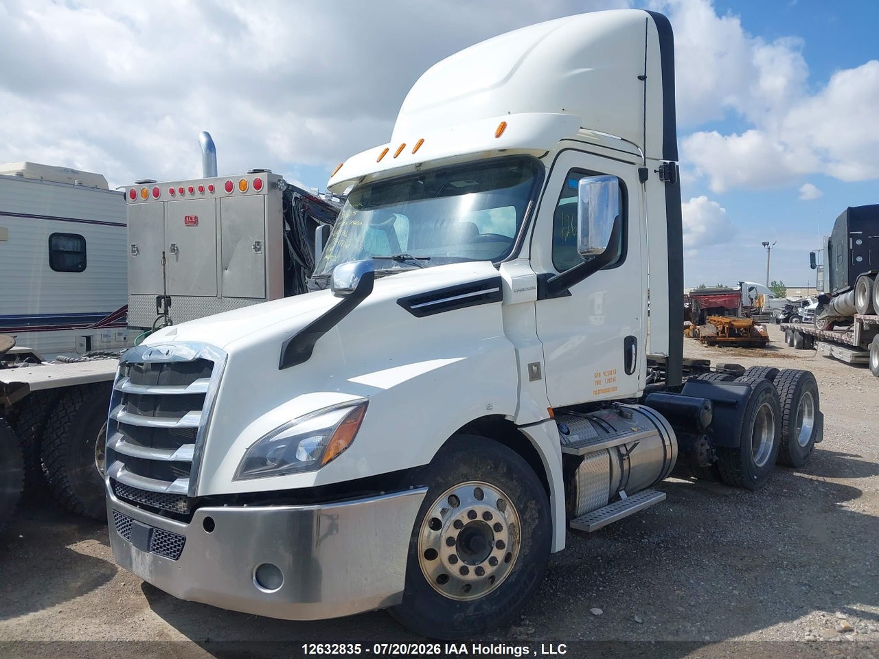 2019 FREIGHTLINER NEW CASCADIA 126 thumbnail 3