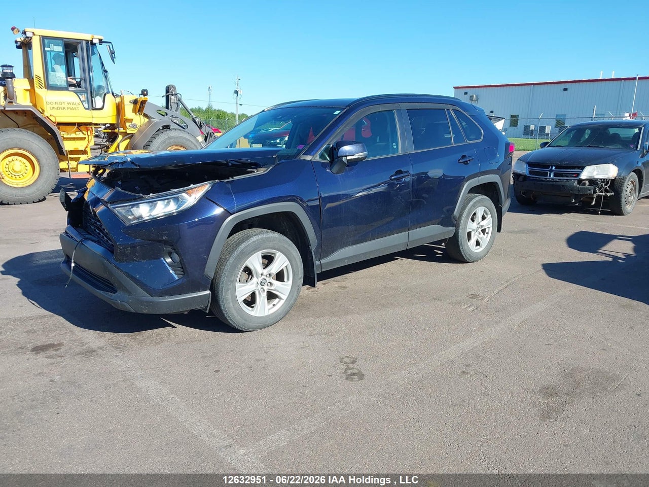 2020 TOYOTA RAV4 XLE thumbnail 3