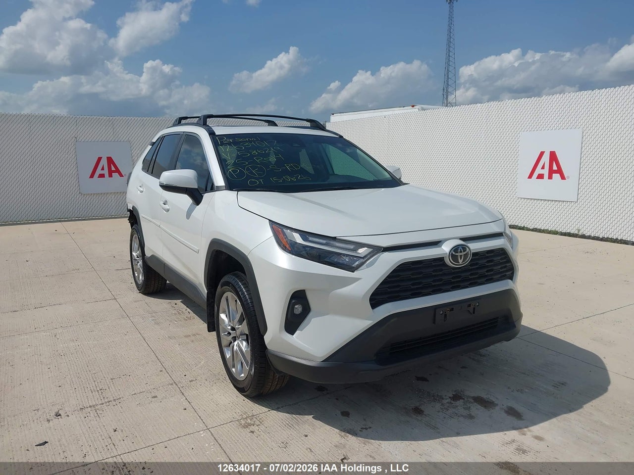 2025 TOYOTA RAV4 XLE/XLE PREMIUM thumbnail 2