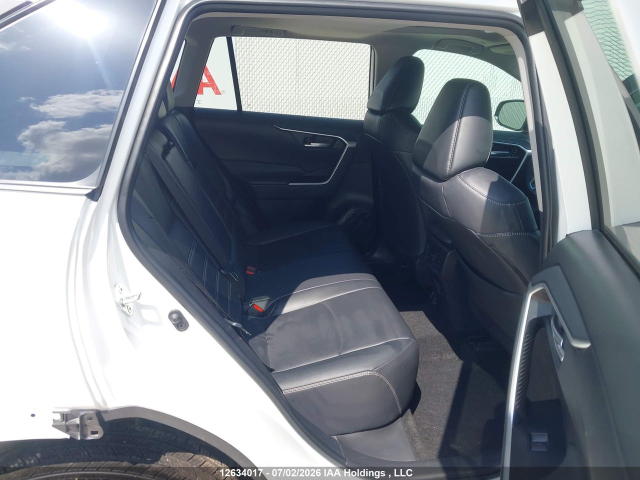 2025 TOYOTA RAV4 XLE/XLE PREMIUM thumbnail 9