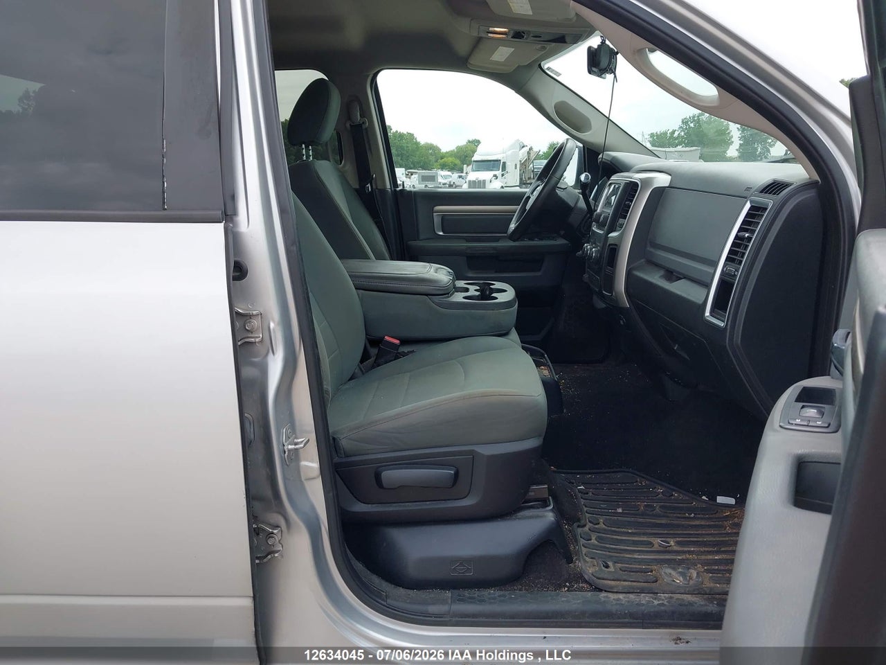 2016 RAM 2500 SLT thumbnail 6