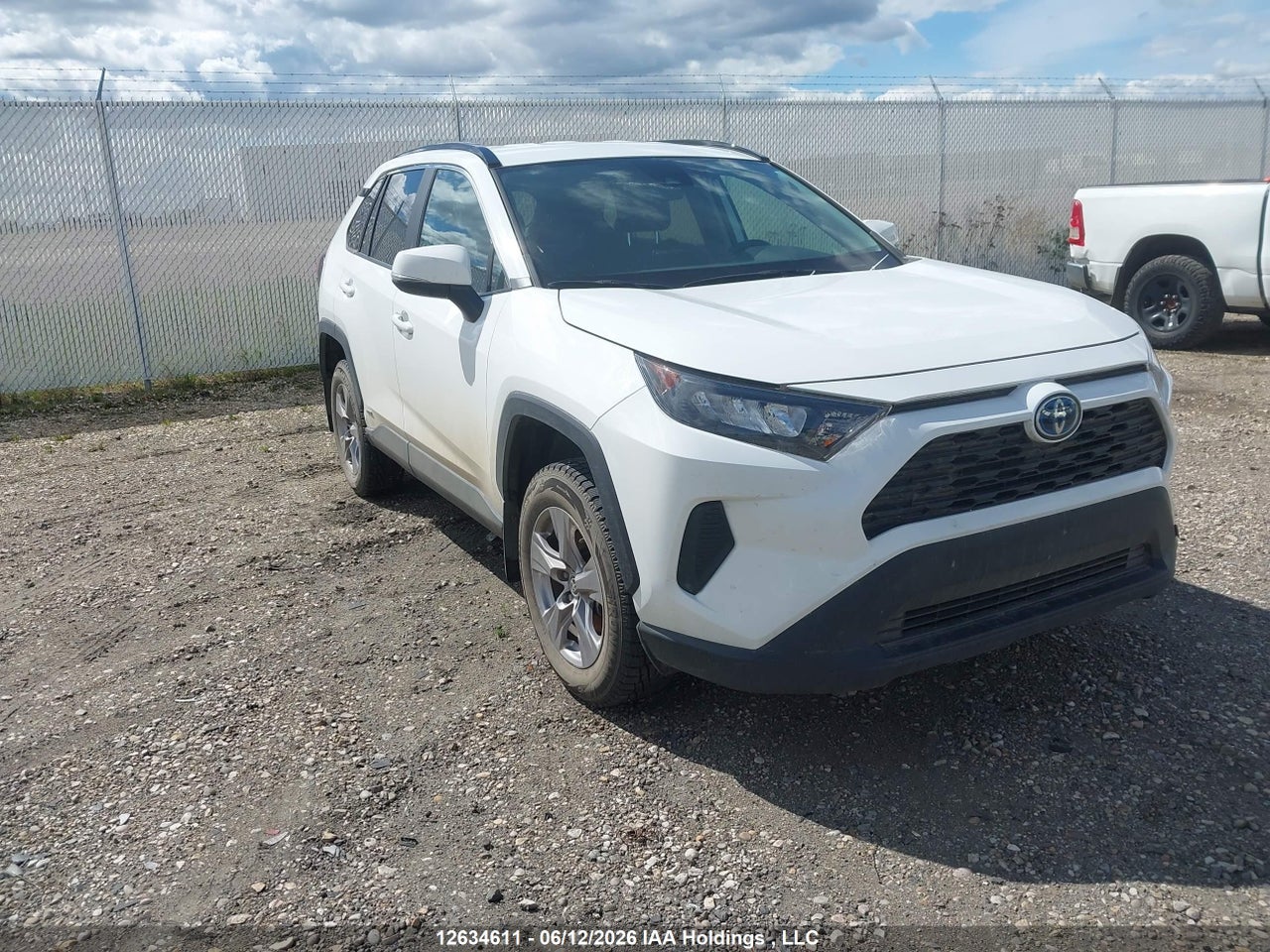 2022 TOYOTA RAV4 LE thumbnail 2