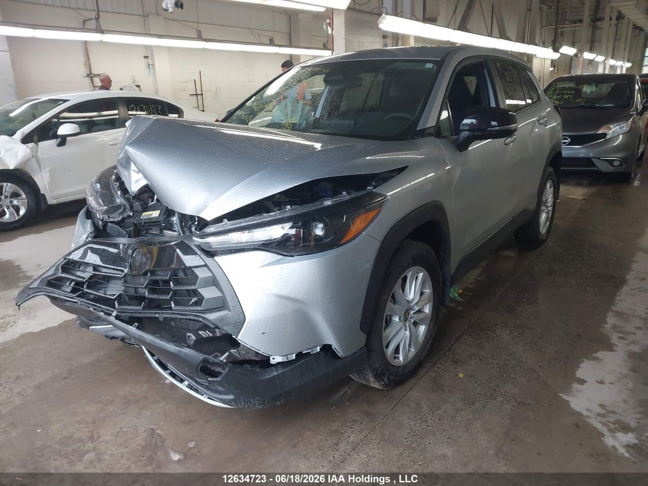 2026 TOYOTA COROLLA CROSS LE thumbnail 3