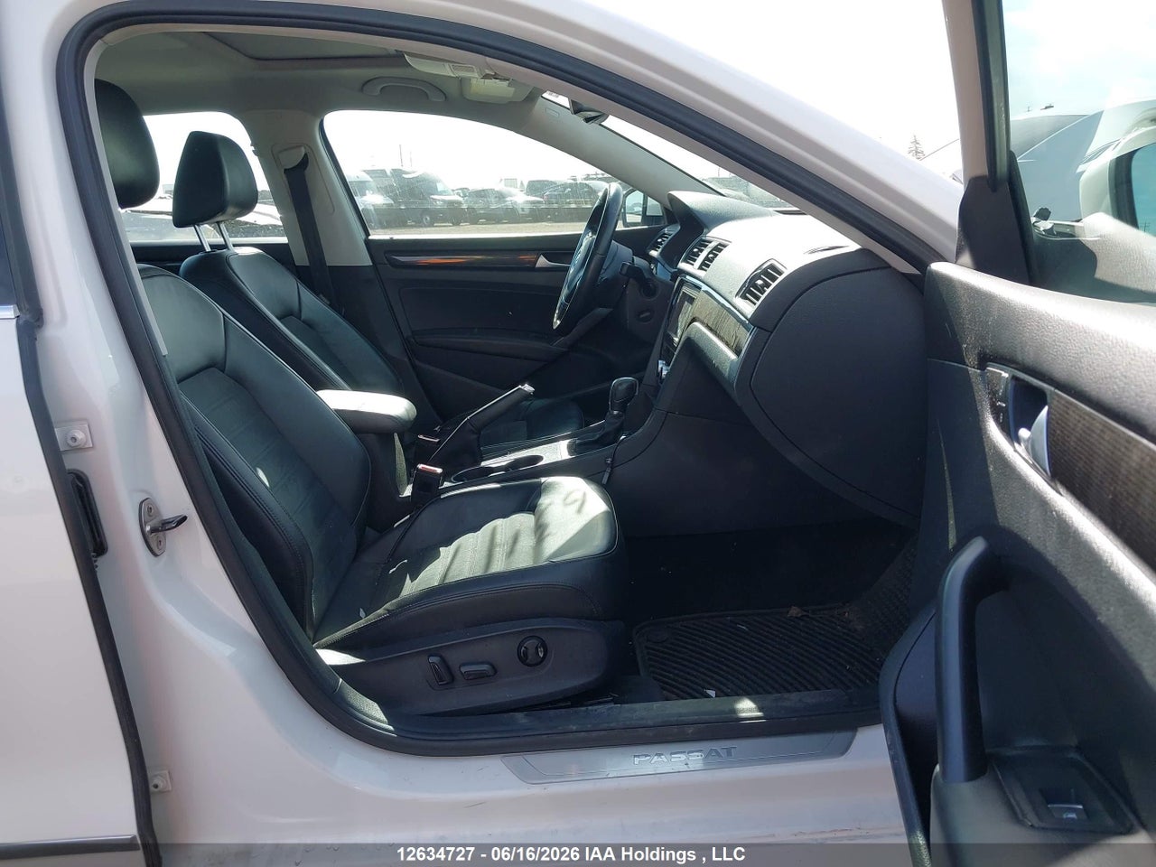 2014 VOLKSWAGEN PASSAT SEL thumbnail 6