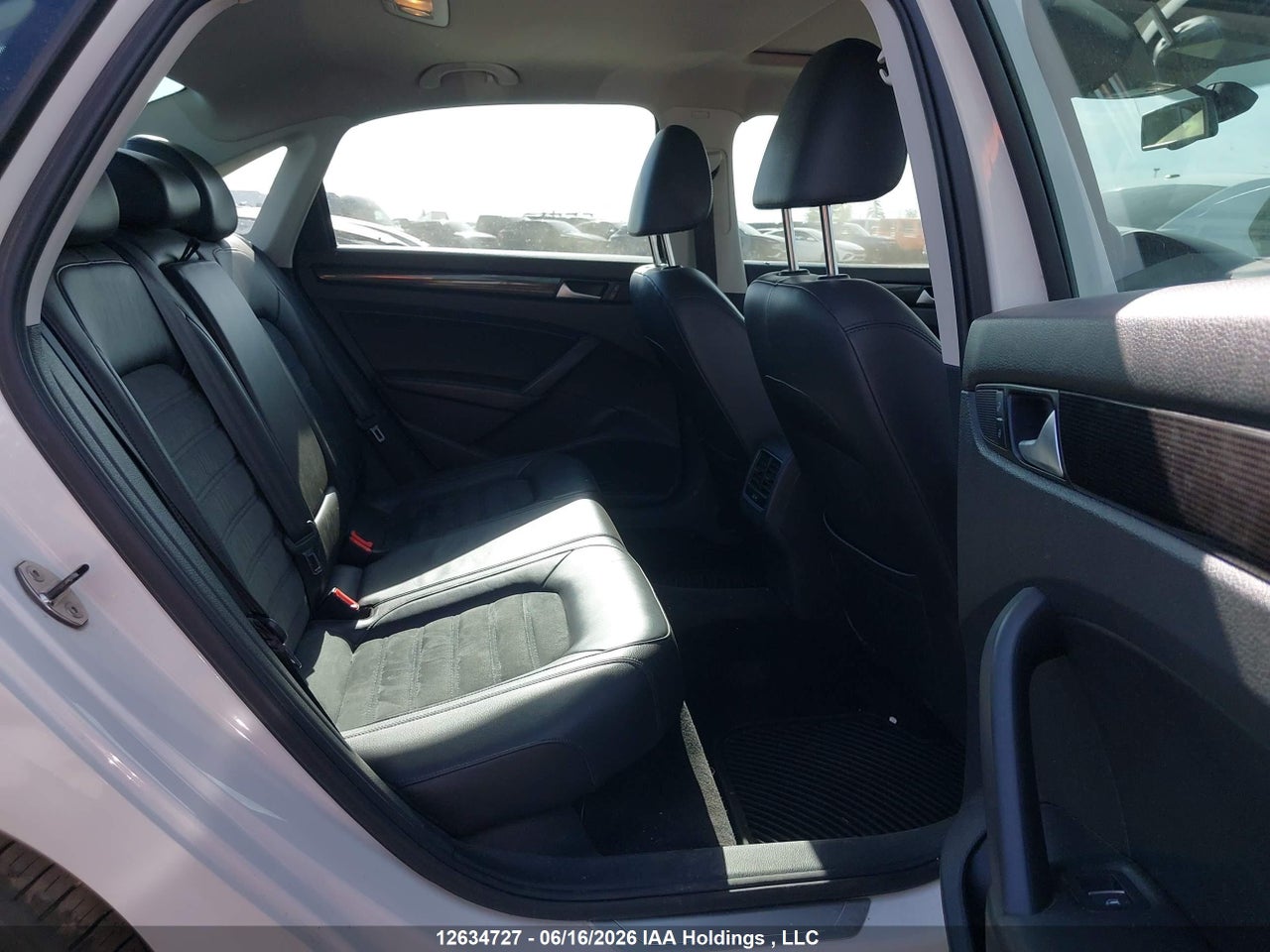 2014 VOLKSWAGEN PASSAT SEL thumbnail 9