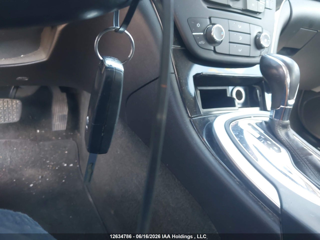 2012 BUICK REGAL thumbnail 12