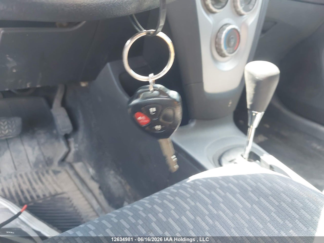 2010 TOYOTA YARIS thumbnail 12