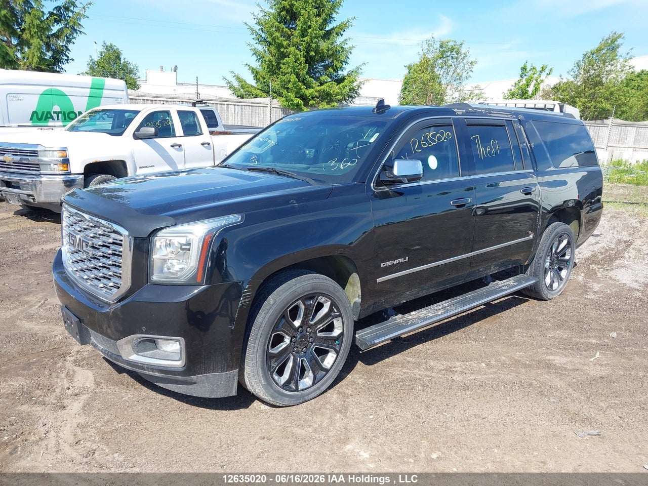 2019 GMC YUKON XL thumbnail 3