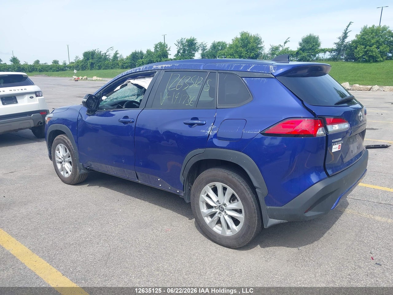 2025 TOYOTA COROLLA CROSS LE thumbnail 4