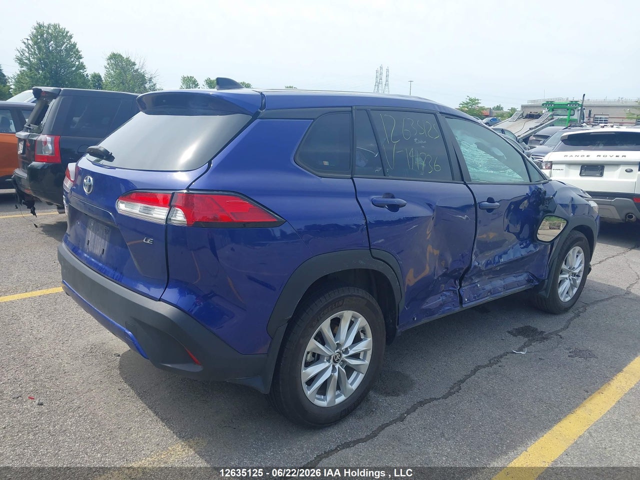 2025 TOYOTA COROLLA CROSS LE thumbnail 5