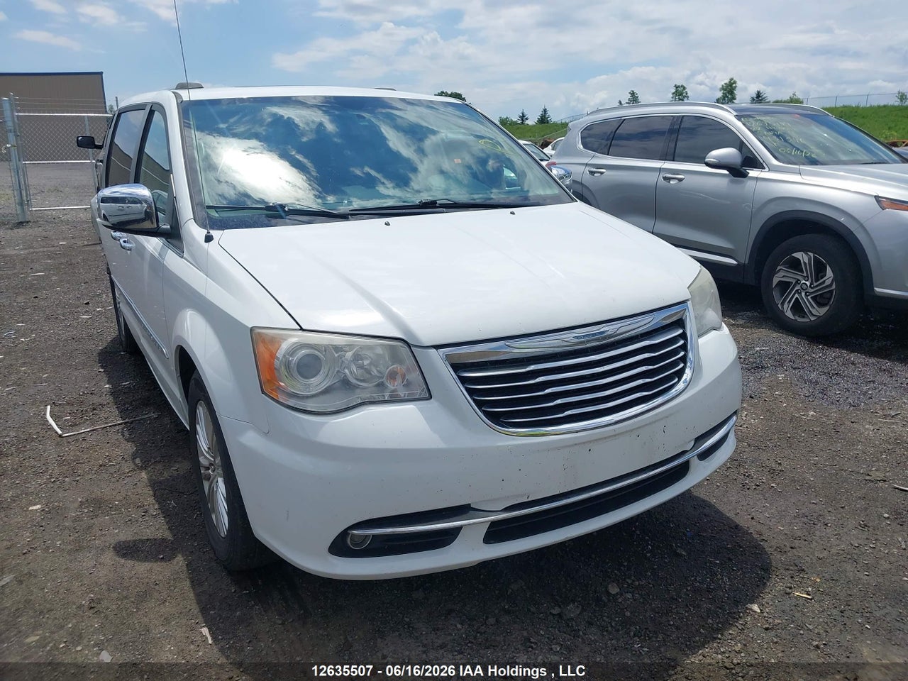 2014 CHRYSLER TOWN & COUNTRY LIMITED thumbnail 2