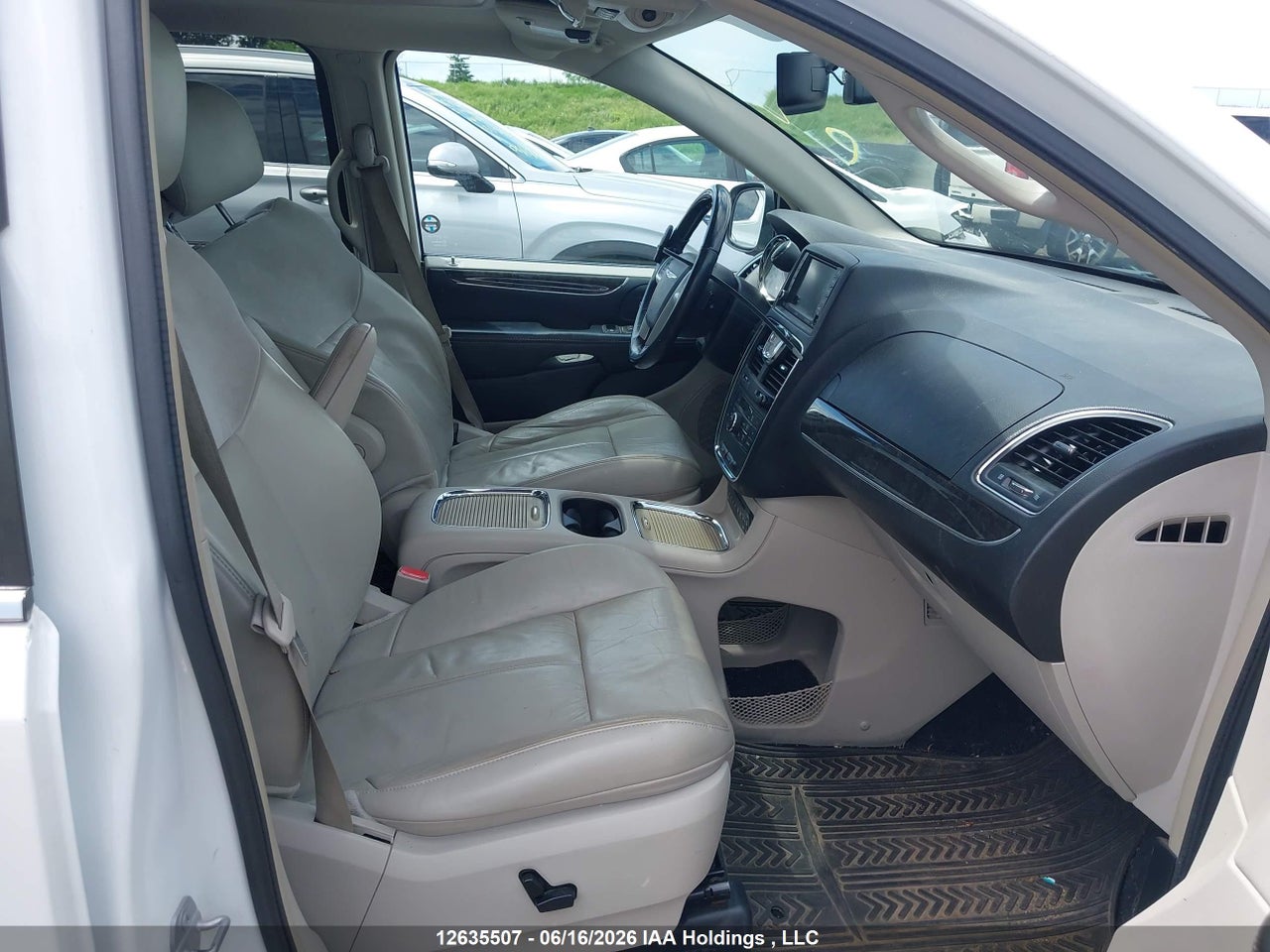 2014 CHRYSLER TOWN & COUNTRY LIMITED thumbnail 6