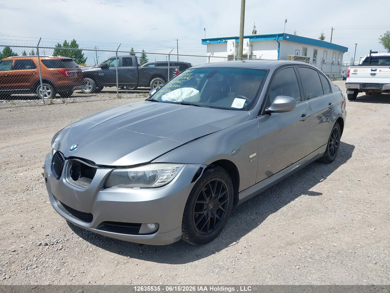 2011 BMW 3 SERIES thumbnail 3