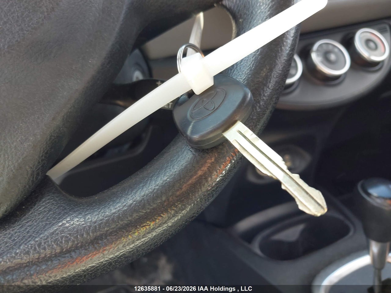 2016 TOYOTA YARIS L/LE/SE thumbnail 12