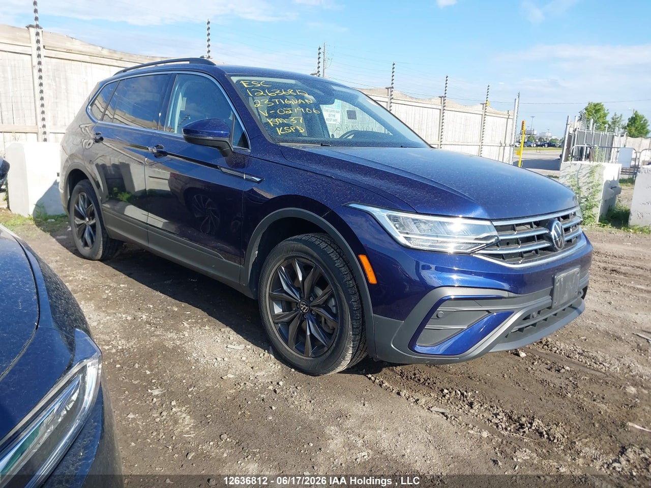 2023 VOLKSWAGEN TIGUAN SE thumbnail 2