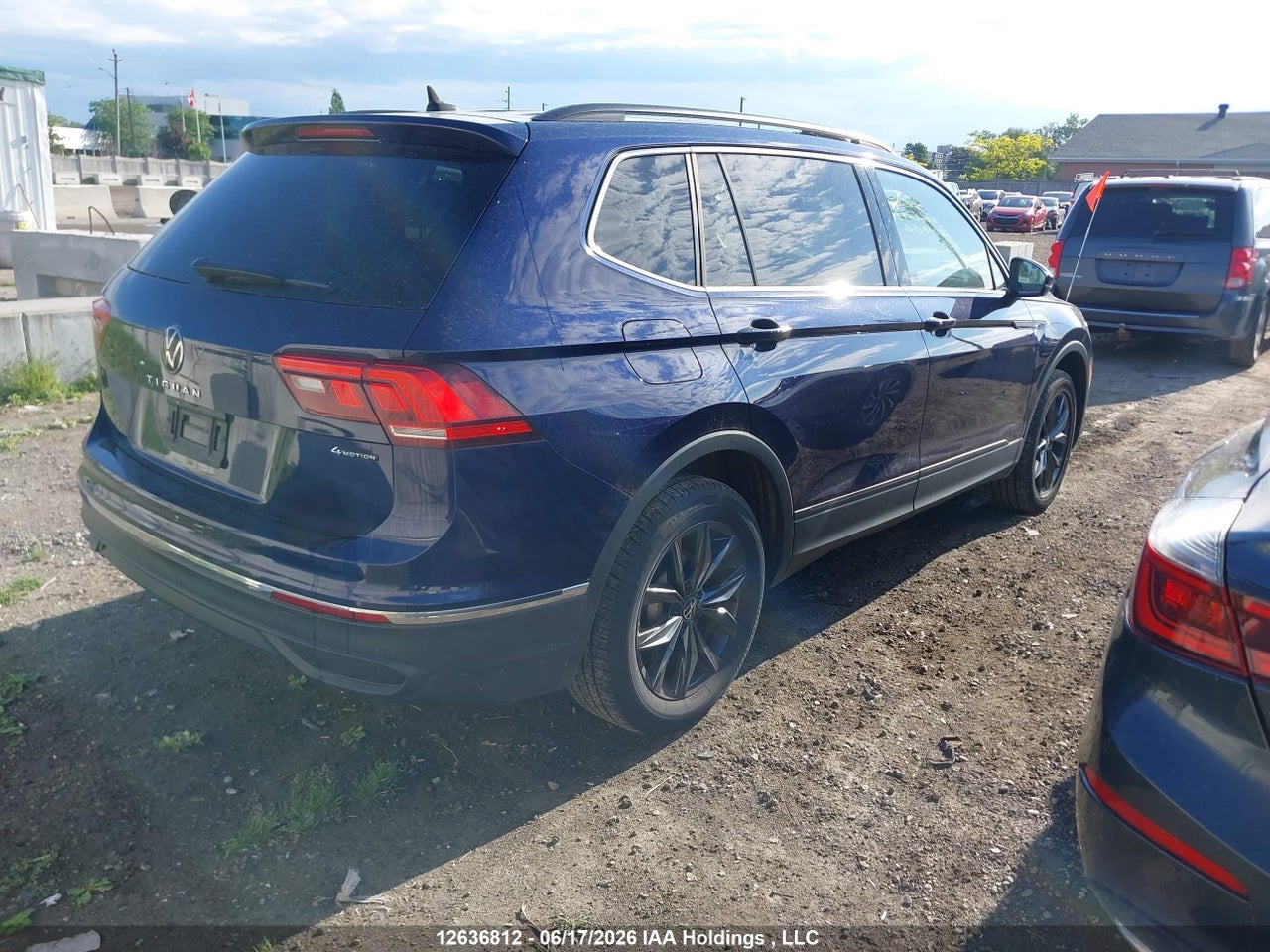 2023 VOLKSWAGEN TIGUAN SE thumbnail 5