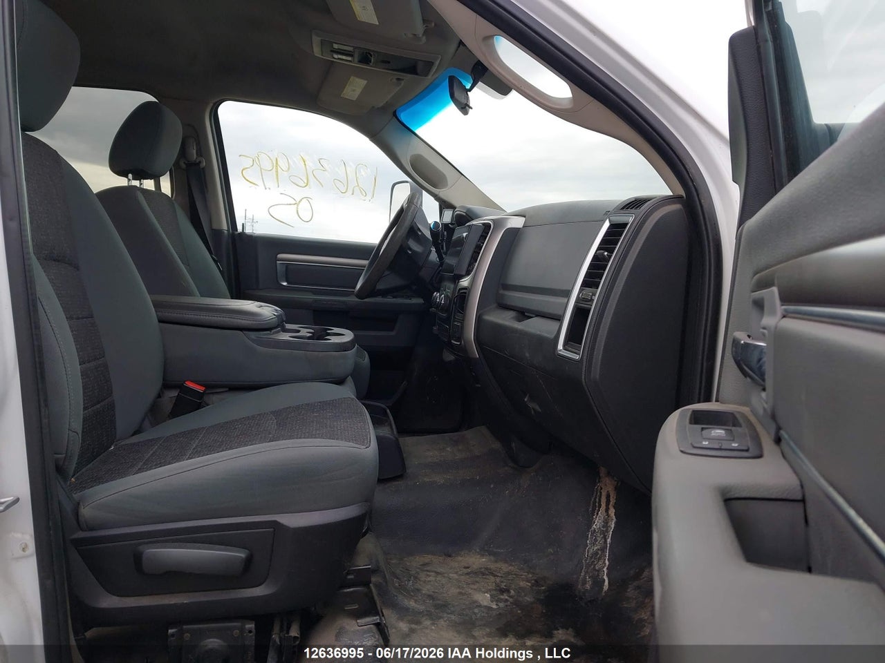 2017 RAM 3500 SLT thumbnail 6