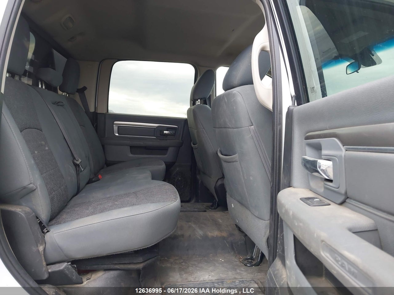 2017 RAM 3500 SLT thumbnail 9
