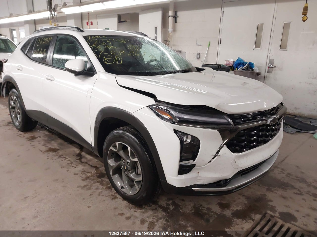 2025 CHEVROLET TRAX LT FWD thumbnail 2