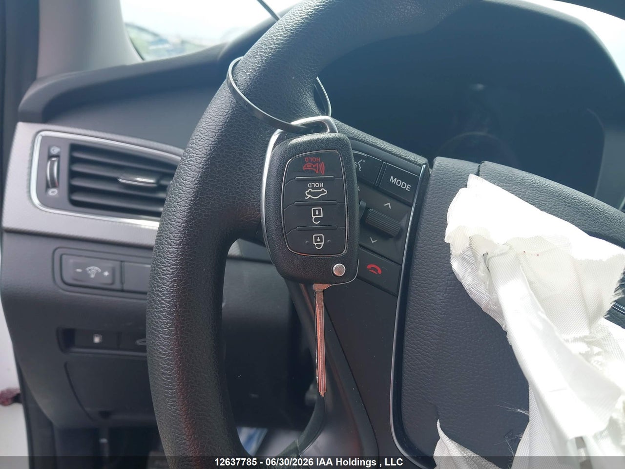 2016 HYUNDAI SONATA GL thumbnail 12
