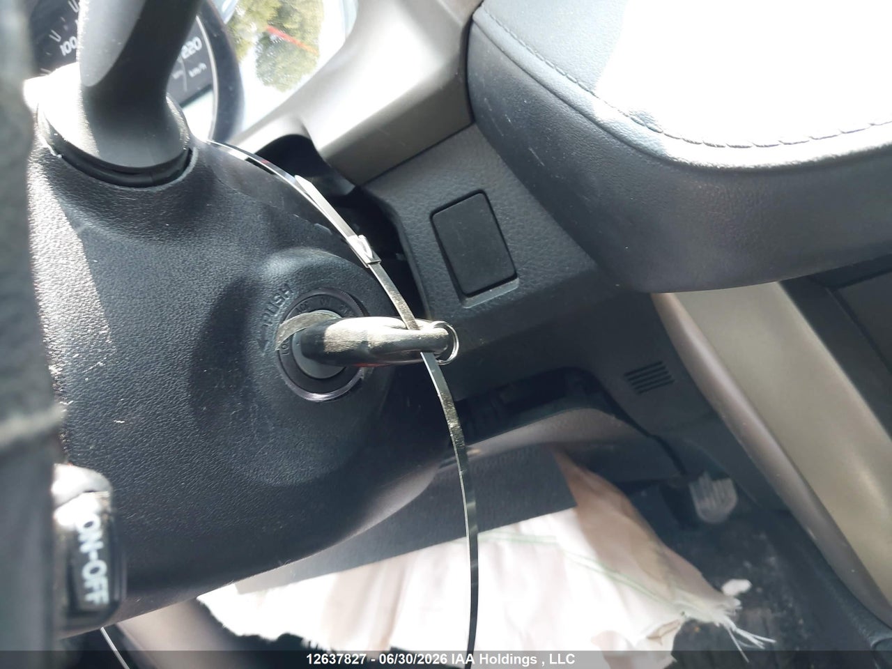2015 TOYOTA RAV4 LE thumbnail 12