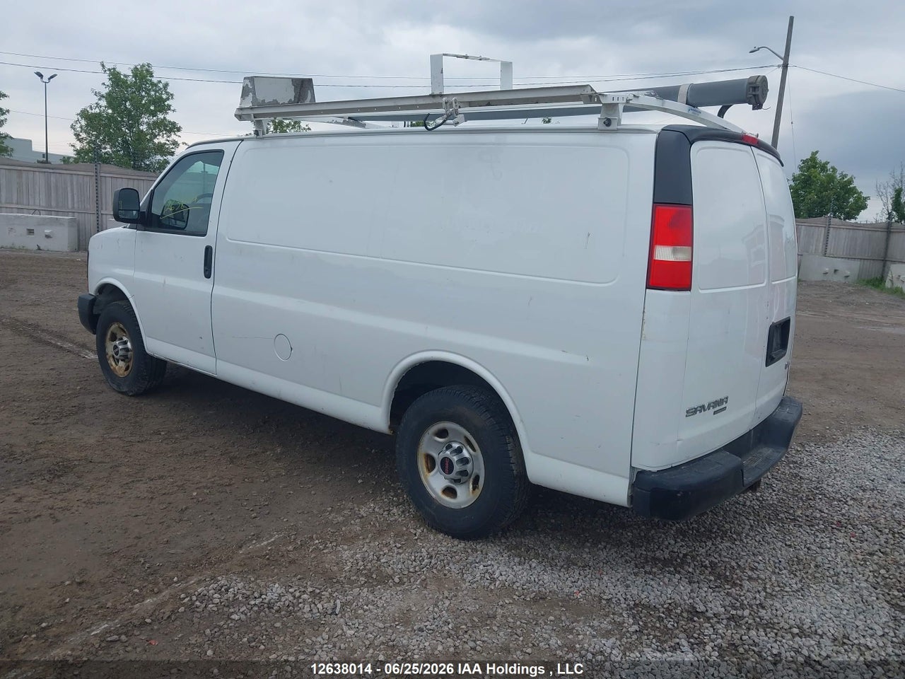 2015 GMC SAVANA G2500 thumbnail 4