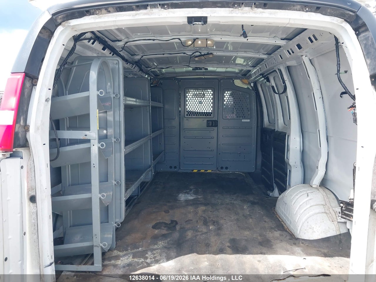 2015 GMC SAVANA G2500 thumbnail 9