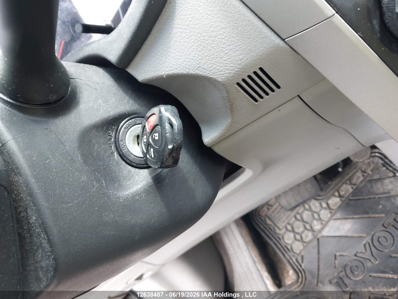 2013 TOYOTA COROLLA S/LE thumbnail 12