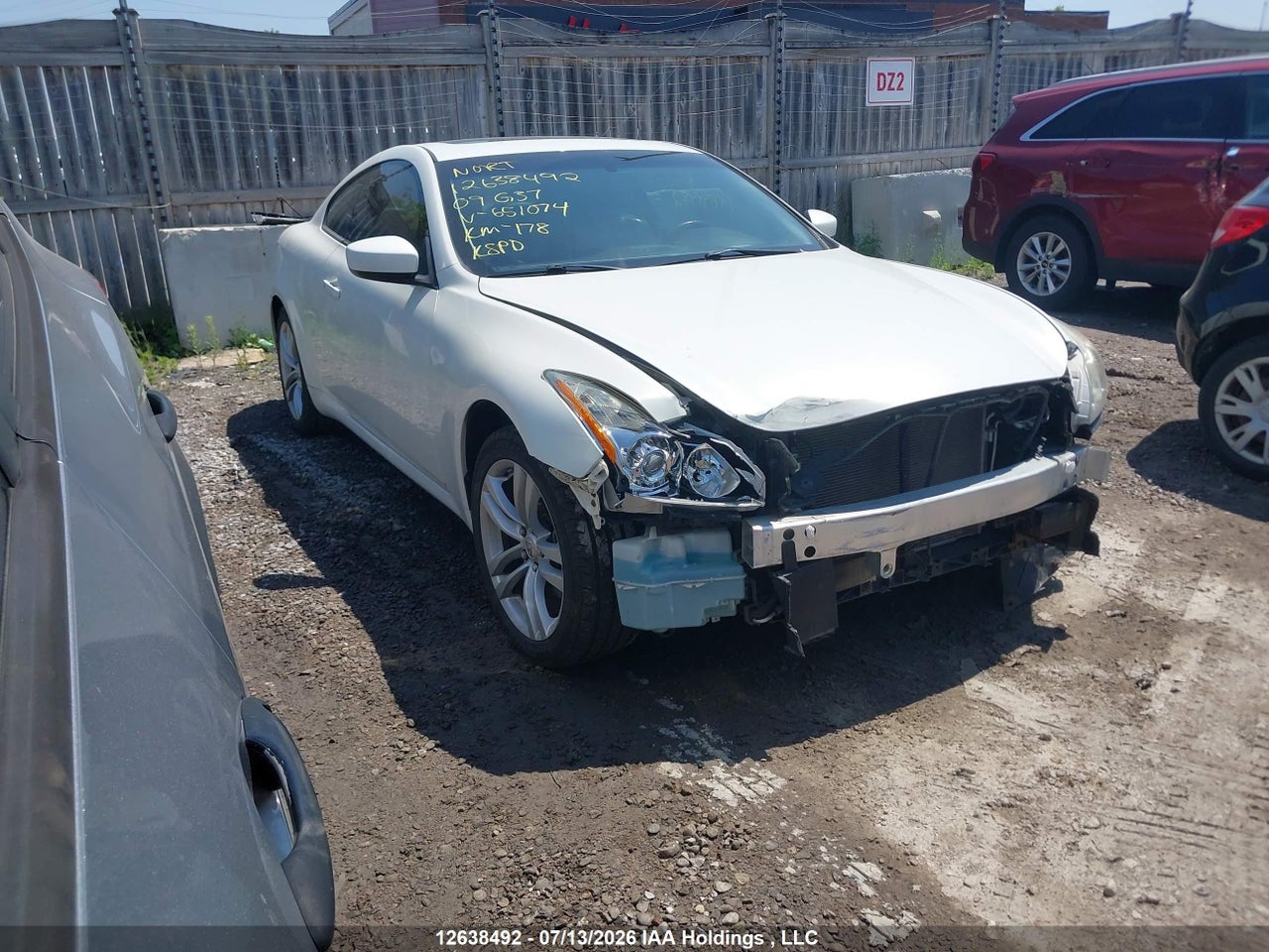 2009 INFINITI G37 thumbnail 2